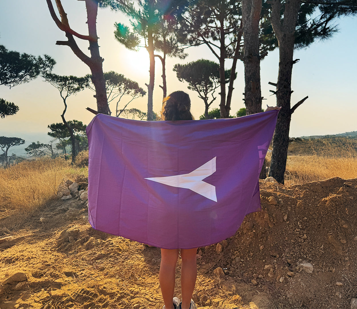 towely-microfiber-magnetic-towel-gym-sports-fitness-outdoor-beach-pool-quick-dry-sweatproof-fast-drying-anti-bacterial-odor-free-portable-travel-essential